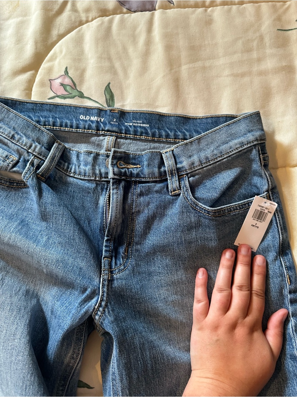 Old Navy Mid-Rise WOW Boyfriend Jeans - Light Blue Denim